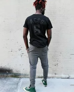 SPORT AND ICON Fergie Jenkins Black Aces Tee