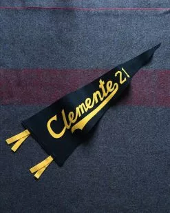 SPORT AND ICON Roberto Clemente 21 Pennant